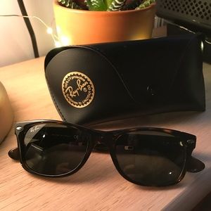 Women’s Ray Ban wayfarer tortoise sunglasses.